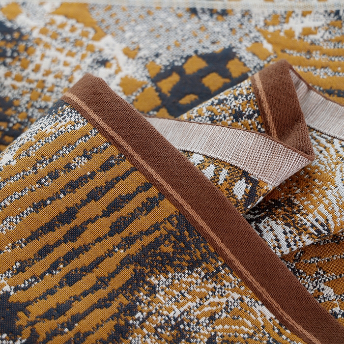 91家纺网 家纺一手货源 找家纺 朴尔毛巾被2024年新品全棉细纱编织纹AB版透气枕巾 抽象秋意52*78cm