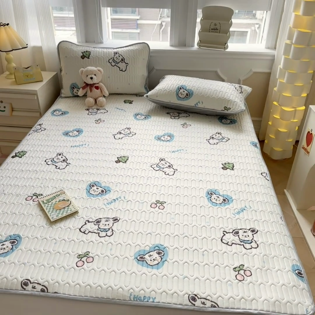 91家纺网 家纺一手货源 找家纺 慕尚家纺 2025新款凉感丝印花乳胶凉席 淘气狗