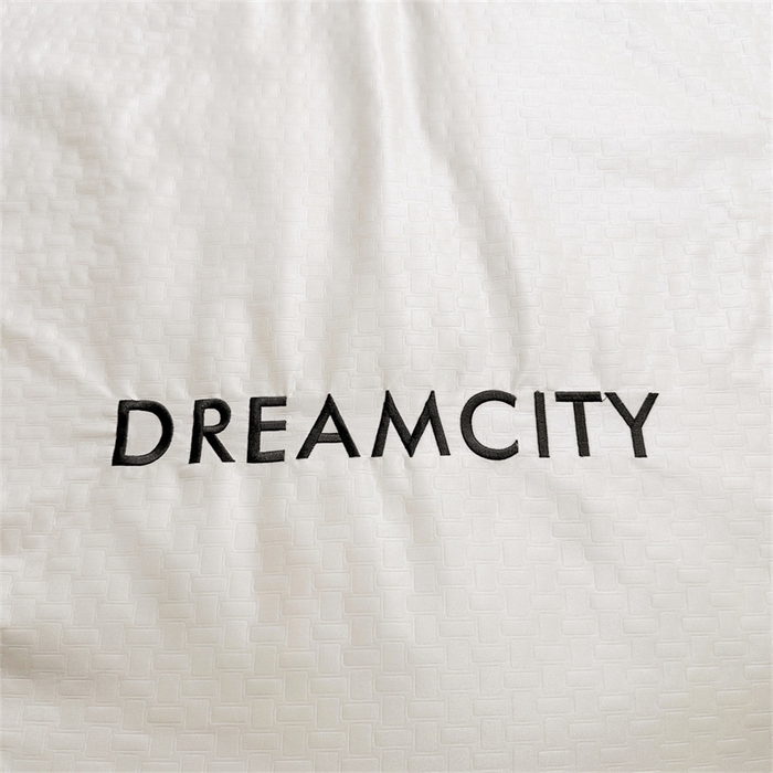 91家纺网 家纺一手货源 找家纺 古吉梦 2024新款水洗真丝提花夏被--迪梦 奶昔白+奶茶