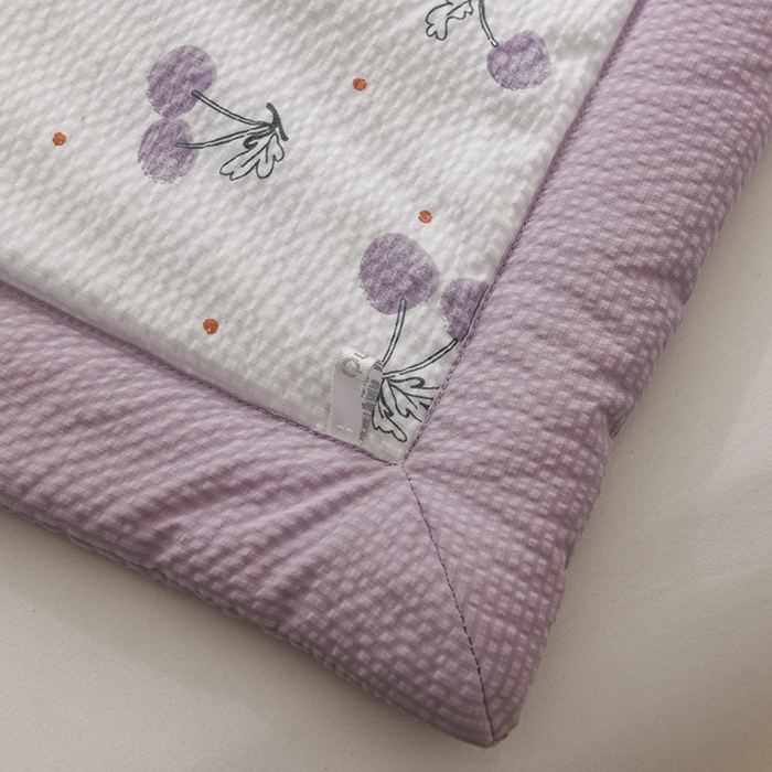 91家纺网 家纺一手货源 找家纺 伊婷人家纺 2024新款泡泡棉印花透气爽肤被 樱桃紫