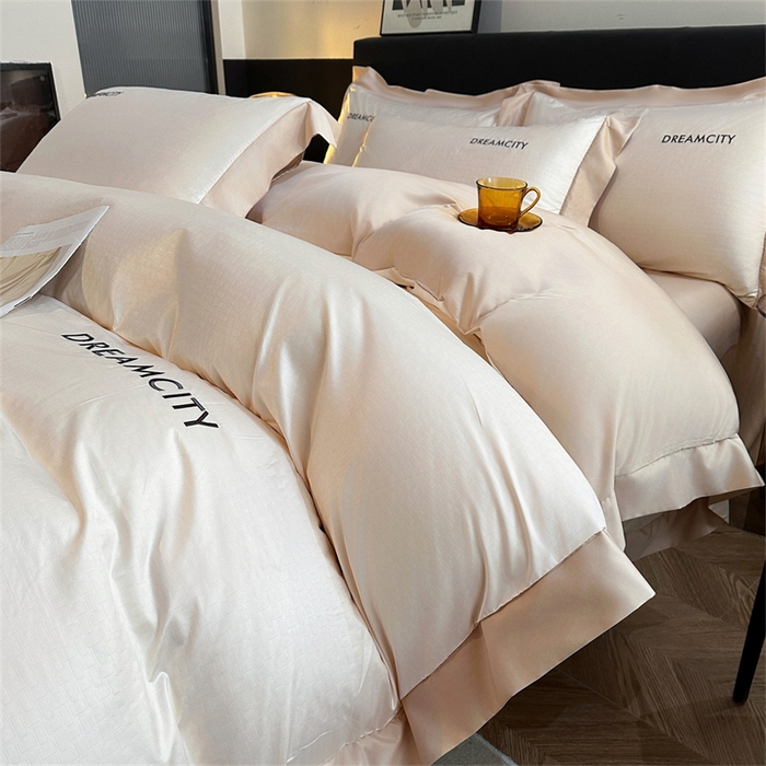 91家纺网 家纺一手货源 找家纺 古吉梦 2024新款水洗真丝提花四件套--迪梦  奶昔白+奶茶