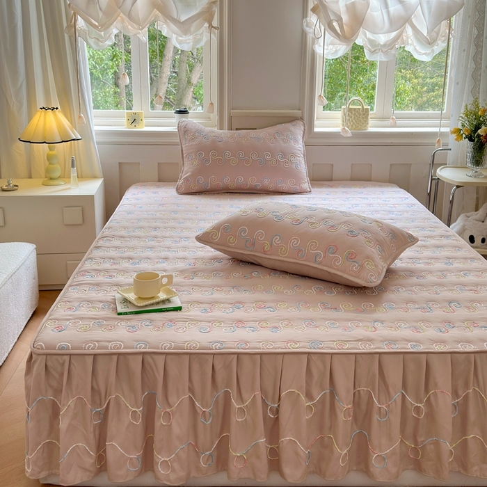 91家纺网 家纺一手货源 找家纺 尊康家纺（原磊科） 2024新款亲肤奶昔棉夹棉床裙-洛可可 洛可可-香槟金