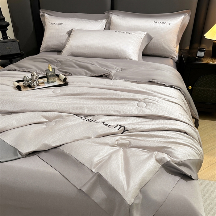 91家纺网 家纺一手货源 找家纺 古吉梦 2024新款水洗真丝提花夏被--迪梦 山灰+中灰