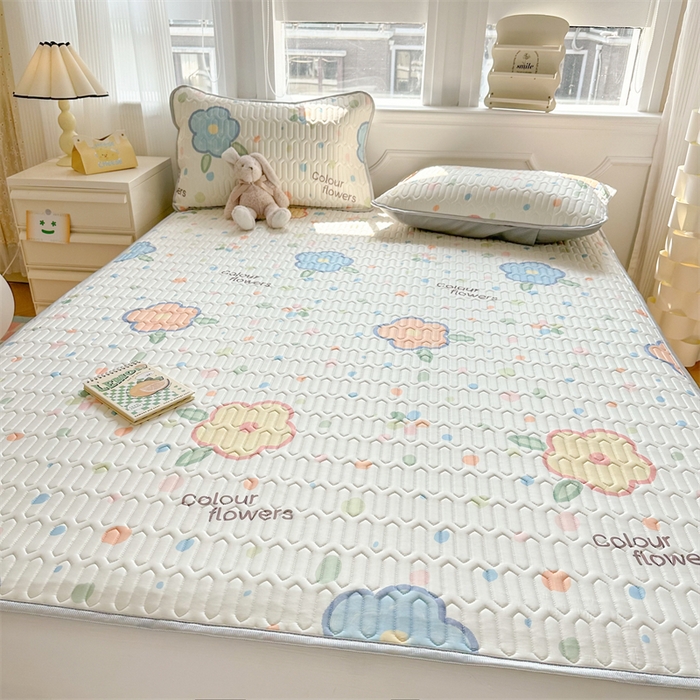 91家纺网 家纺一手货源 找家纺 慕尚家纺 2025新款凉感丝印花乳胶凉席 绿野小花