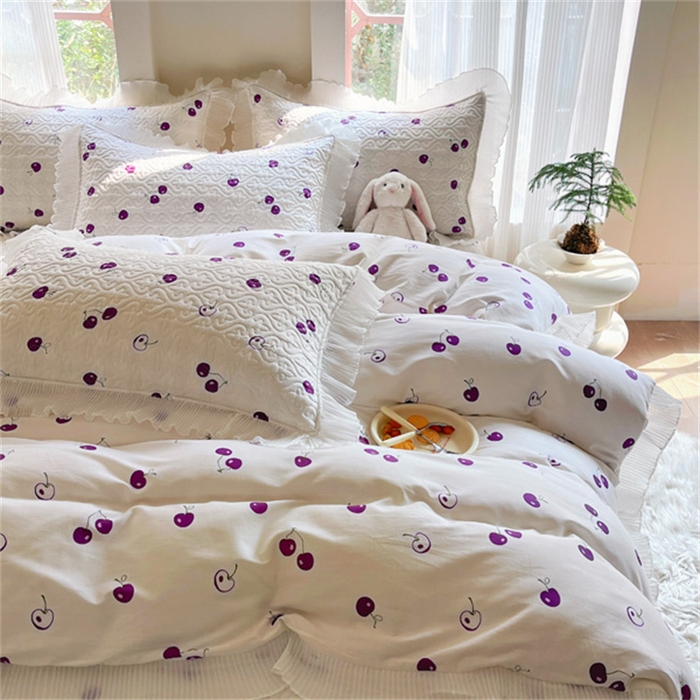 91家纺网 家纺一手货源 找家纺 添越 2024小清新韩版蕾丝花边纯棉夹棉床盖三件套全棉-紫色小樱桃