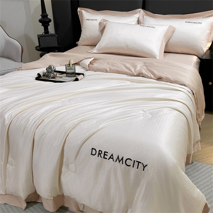 91家纺网 家纺一手货源 找家纺 古吉梦 2024新款水洗真丝提花夏被--迪梦 奶昔白+奶茶