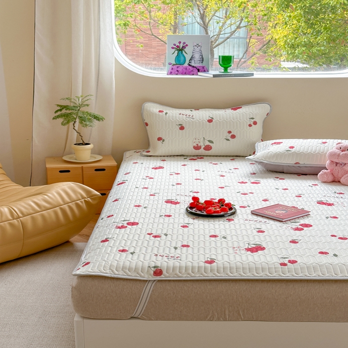 91家纺网 家纺一手货源 找家纺 慕尚家纺 2025新款凉感丝印花乳胶凉席 樱桃小兔