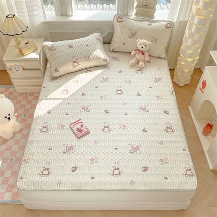 91家纺网 家纺一手货源 找家纺 慕尚家纺 2025新款凉感丝印花乳胶凉席 紫藤小兔