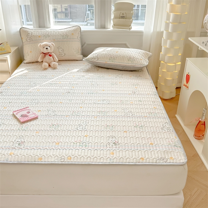 91家纺网 家纺一手货源 找家纺 慕尚家纺 2025新款凉感丝印花乳胶凉席 粉黛小兔