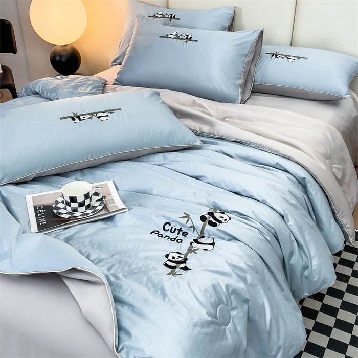 91家纺网 家纺一手货源 找家纺 古吉梦 2024新款水洗真丝提花夏被-熊猫 海青+山灰