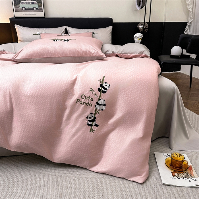 91家纺网 家纺一手货源 找家纺 古吉梦 2024新款水洗真丝提花四件套--熊猫 浅豆沙+山灰