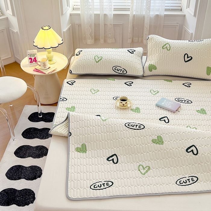 91家纺网 家纺一手货源 找家纺 福来临 2026新款印花凉感丝含胶凉席夏被三件套四件套 含胶凉席-幸运心