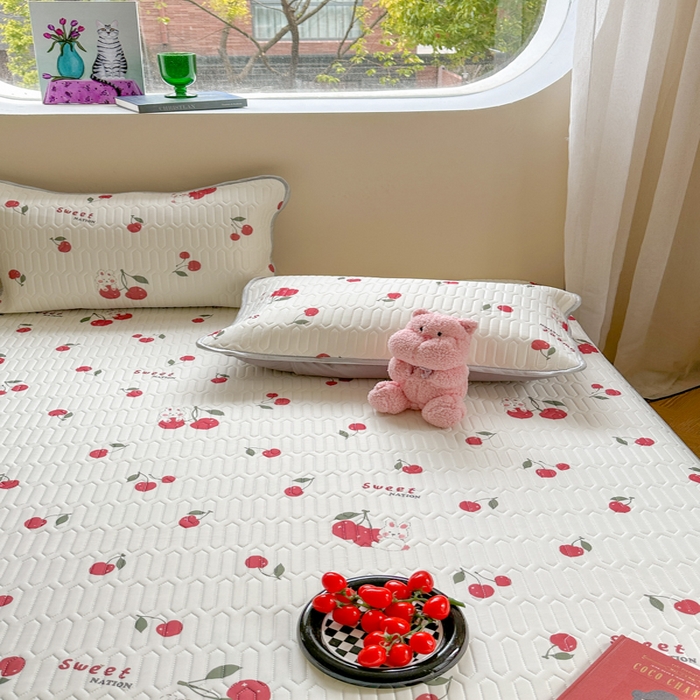 91家纺网 家纺一手货源 找家纺 慕尚家纺 2025新款凉感丝印花乳胶凉席 樱桃小兔