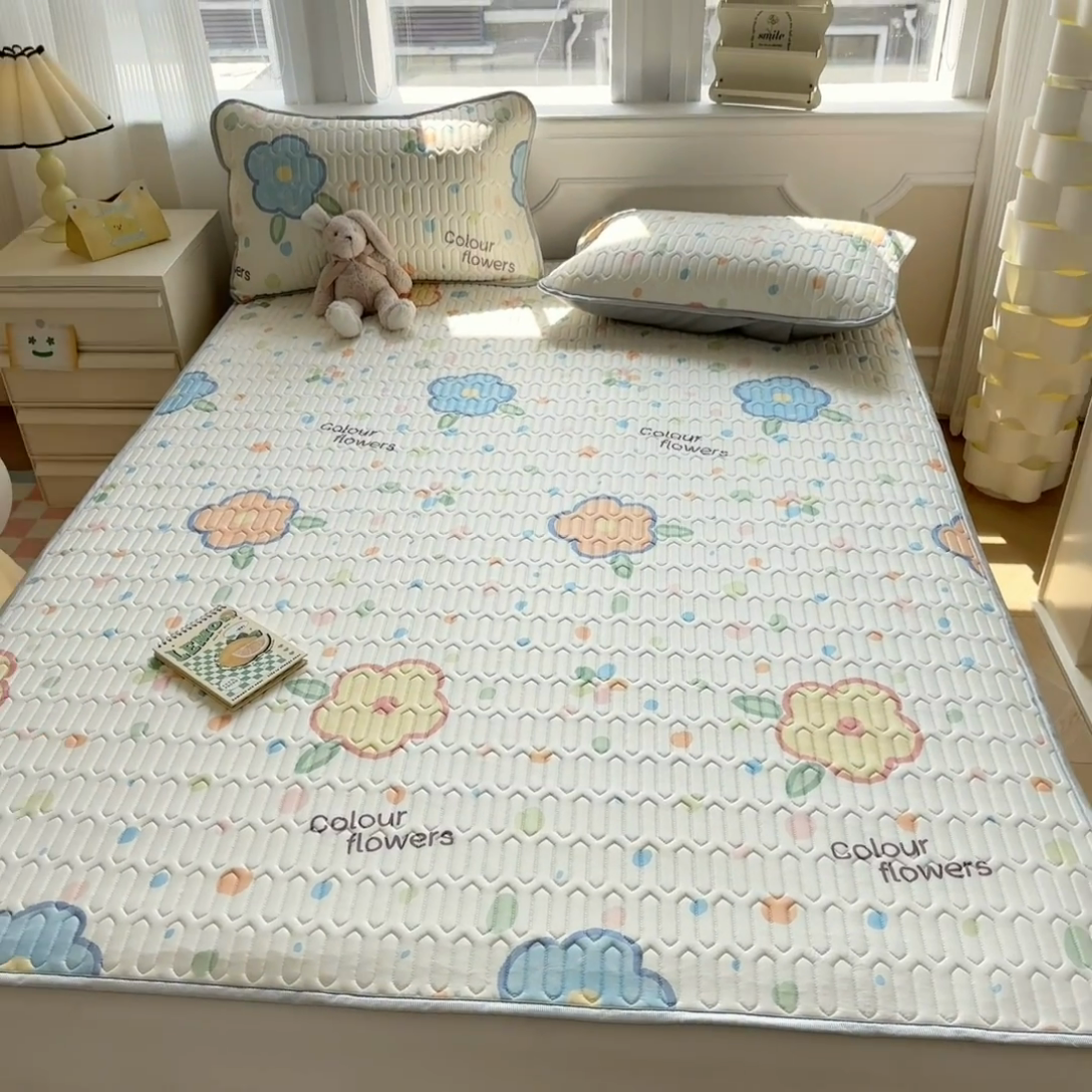 91家纺网 家纺一手货源 找家纺 慕尚家纺 2025新款凉感丝印花乳胶凉席 绿野小花