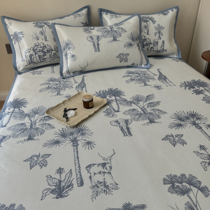 91家纺网 家纺一手货源 找家纺 懒猫家纺 2024新款600D数码印花冰藤凉席-床单款 绿野仙踪