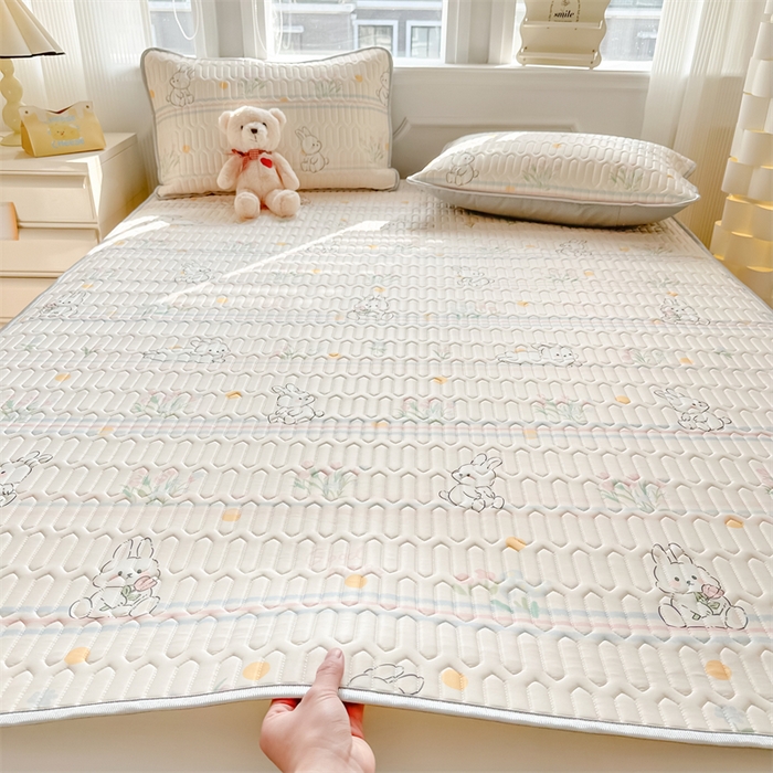 91家纺网 家纺一手货源 找家纺 慕尚家纺 2025新款凉感丝印花乳胶凉席 粉黛小兔