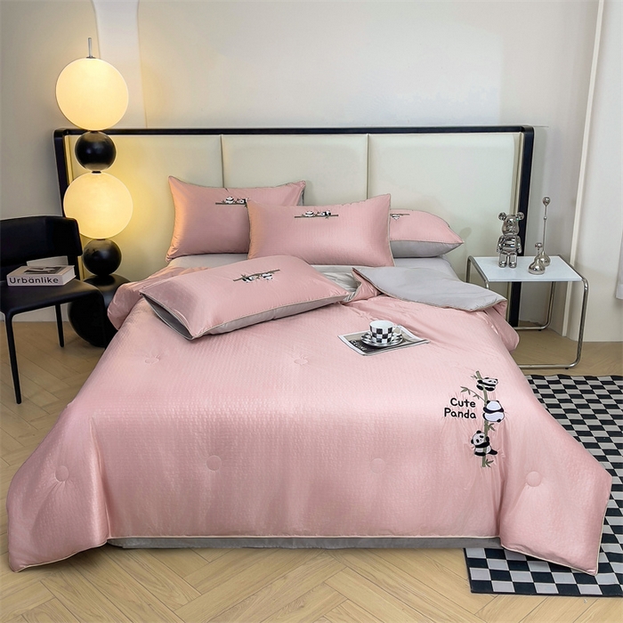 91家纺网 家纺一手货源 找家纺 古吉梦 2024新款水洗真丝提花夏被-熊猫 浅豆沙+山灰