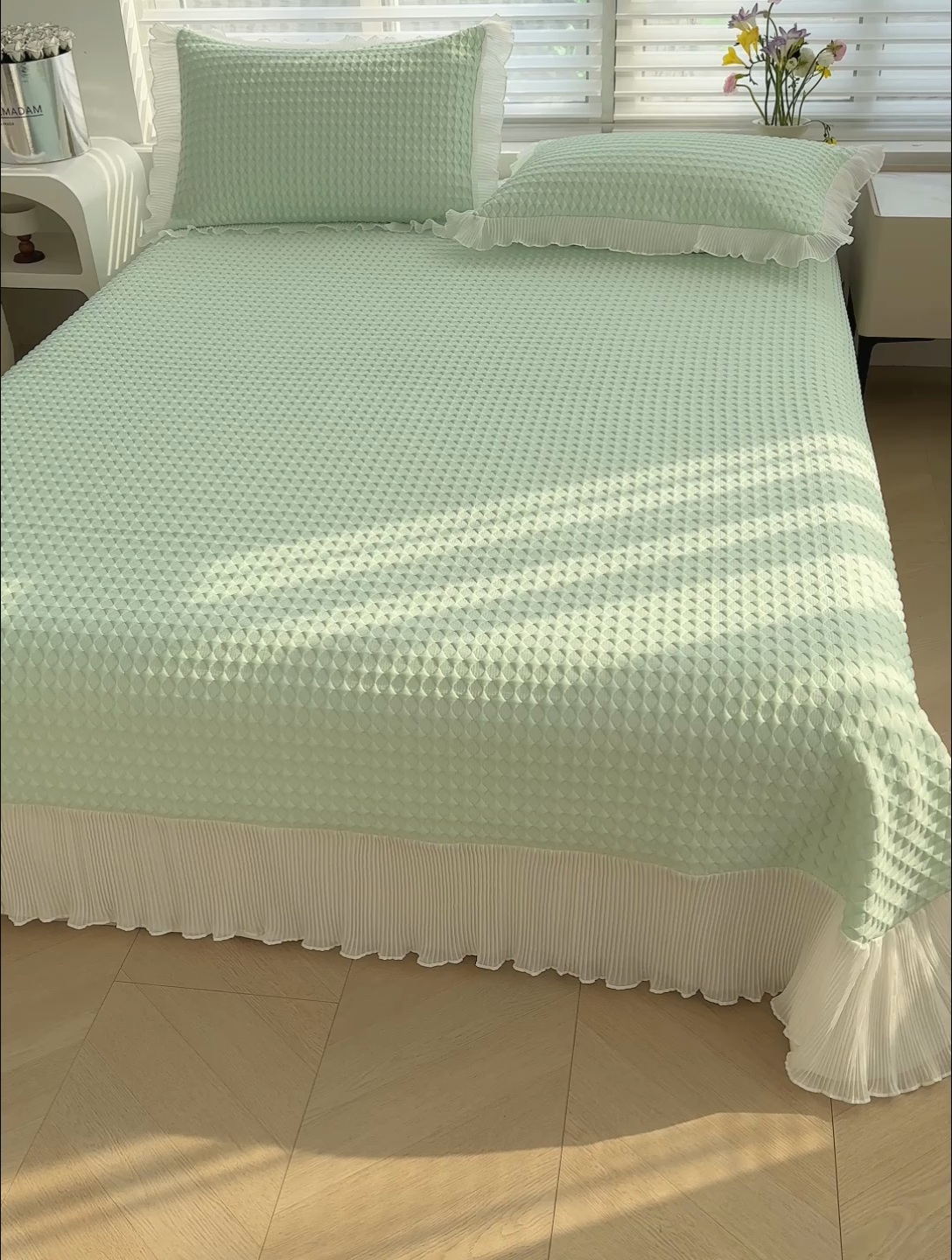 91家纺网 家纺一手货源 找家纺 冬然家纺 2024新款素色花边系列冰豆豆凉席  抹茶绿