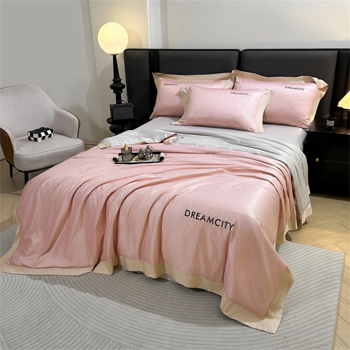 91家纺网 家纺一手货源 找家纺 古吉梦 2024新款水洗真丝提花夏被--迪梦 浅豆沙+山灰