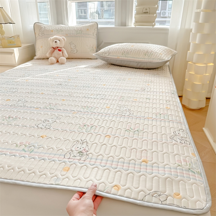 91家纺网 家纺一手货源 找家纺 慕尚家纺 2025新款凉感丝印花乳胶凉席 粉黛小兔