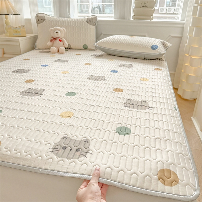 91家纺网 家纺一手货源 找家纺 慕尚家纺 2025新款凉感丝印花乳胶凉席 波点猫