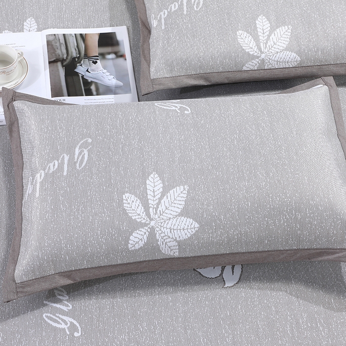 91家纺网 家纺一手货源 找家纺 新月家纺（锦威郎） 2024新款防滑无纺布牛奶冰丝席 芭蕉叶 咖