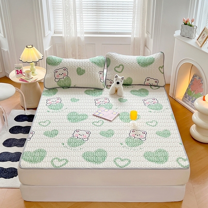 91家纺网 家纺一手货源 找家纺 福来临 2025新款印花凉感丝含胶凉席夏被三件套四件套 含胶凉席-爱心熊