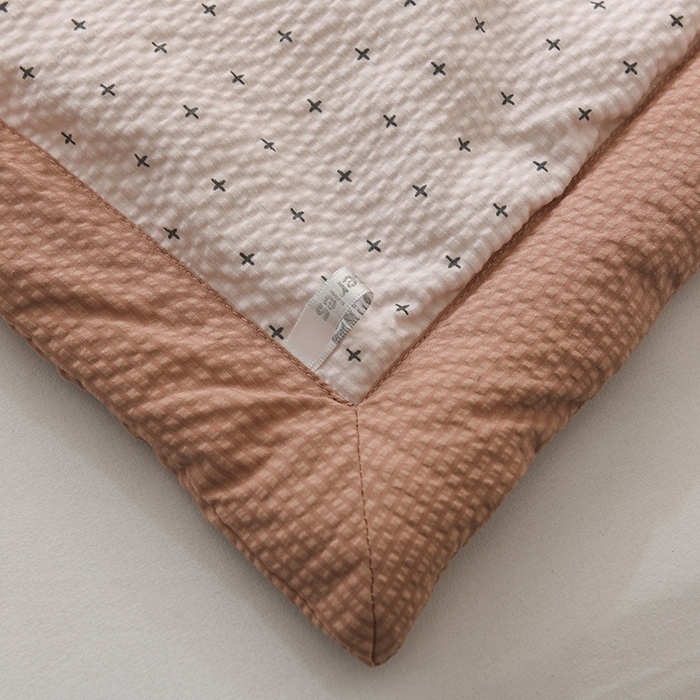 91家纺网 家纺一手货源 找家纺 伊婷人家纺 2024新款泡泡棉印花透气爽肤被 简约玉色