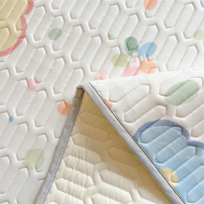 91家纺网 家纺一手货源 找家纺 慕尚家纺 2025新款凉感丝印花乳胶凉席 绿野小花