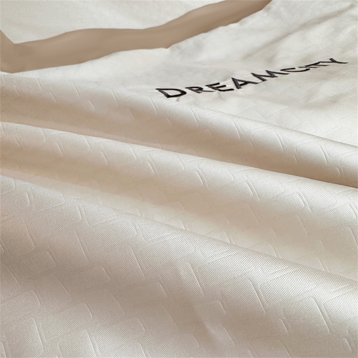 91家纺网 家纺一手货源 找家纺 古吉梦 2024新款水洗真丝提花四件套--迪梦  奶昔白+奶茶