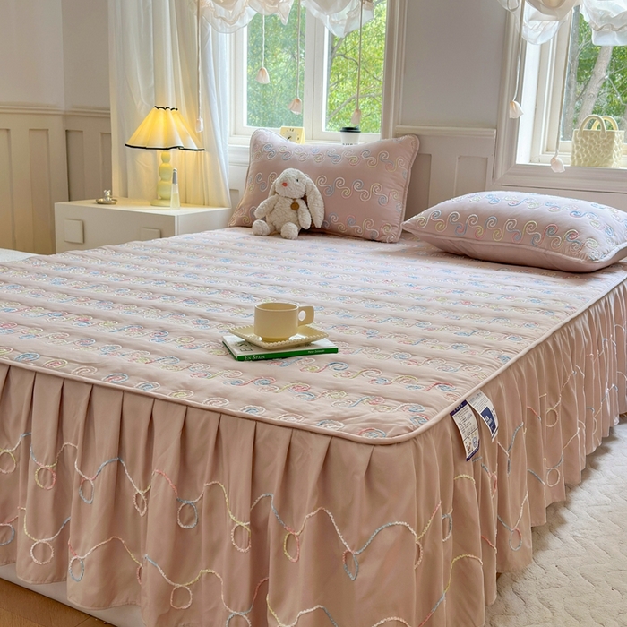 91家纺网 家纺一手货源 找家纺 尊康家纺（原磊科） 2024新款亲肤奶昔棉夹棉床裙-洛可可 洛可可-香槟金