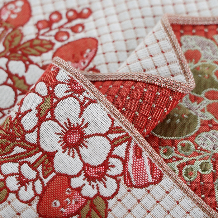 91家纺网 家纺一手货源 找家纺 朴尔毛巾被2024年新品全棉细纱编织纹AB版透气枕巾 格子草莓52*78cm