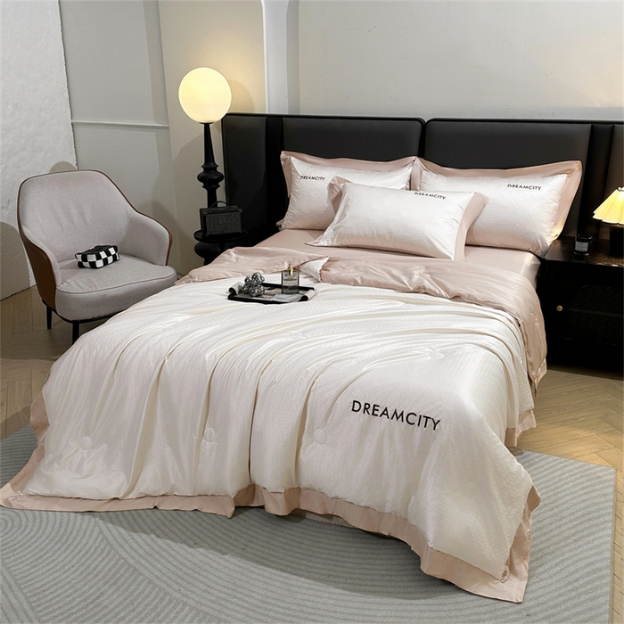 91家纺网 家纺一手货源 找家纺 古吉梦 2024新款水洗真丝提花夏被--迪梦 奶昔白+奶茶