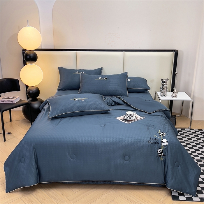 91家纺网 家纺一手货源 找家纺 古吉梦 2024新款水洗真丝提花夏被-熊猫 星空蓝