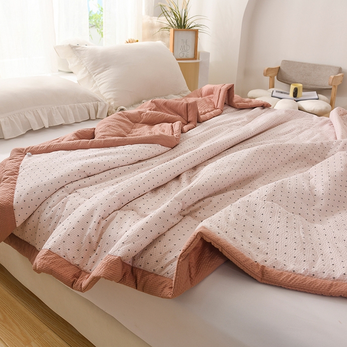 91家纺网 家纺一手货源 找家纺 伊婷人家纺 2024新款泡泡棉印花透气爽肤被 简约玉色