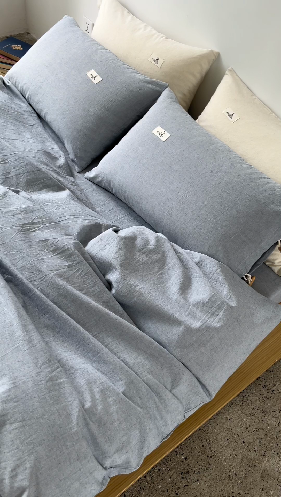 91家纺网 家纺一手货源 找家纺 山舍家居 2024 新款全棉棉麻纯色纽扣四件套 秋蓝