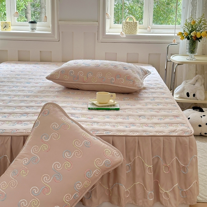 91家纺网 家纺一手货源 找家纺 尊康家纺（原磊科） 2024新款亲肤奶昔棉夹棉床裙-洛可可 洛可可-香槟金