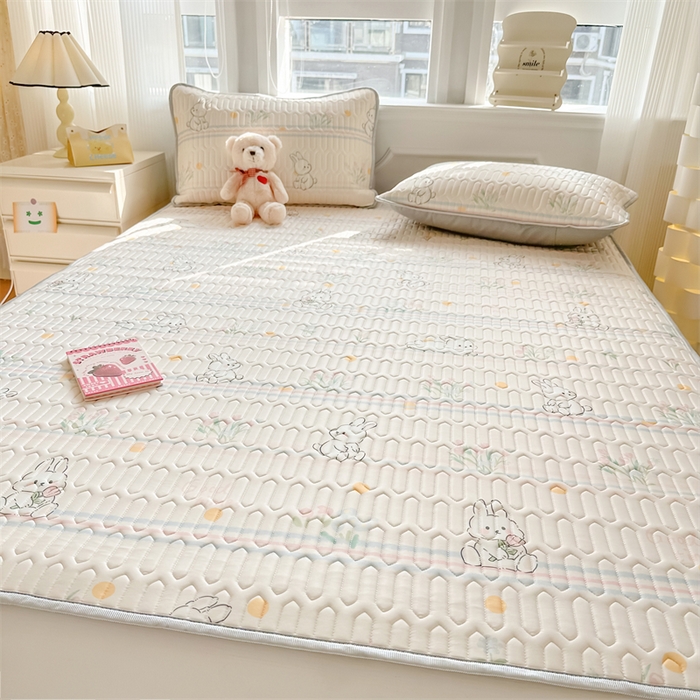 91家纺网 家纺一手货源 找家纺 慕尚家纺 2025新款凉感丝印花乳胶凉席 粉黛小兔