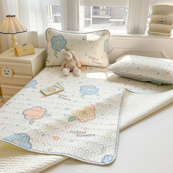 91家纺网 家纺一手货源 找家纺 慕尚家纺 2025新款凉感丝印花乳胶凉席 绿野小花