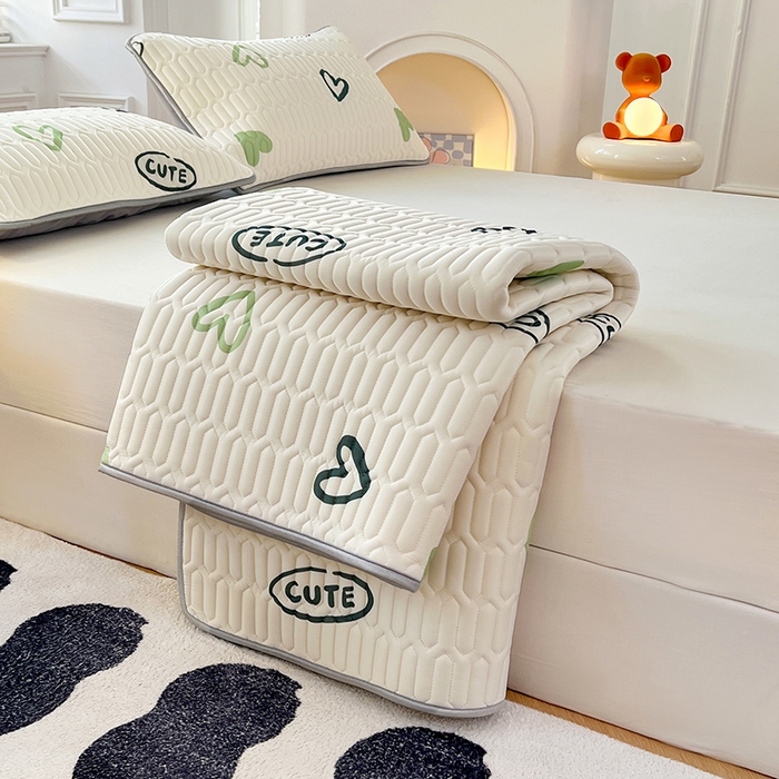 91家纺网 家纺一手货源 找家纺 福来临 2026新款印花凉感丝含胶凉席夏被三件套四件套 含胶凉席-幸运心