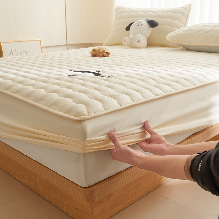 91家纺网 家纺一手货源 找家纺 LIFE.丽芙 2024新款素色刺绣大豆夹棉床笠-四季款-panda系列 panda-米色