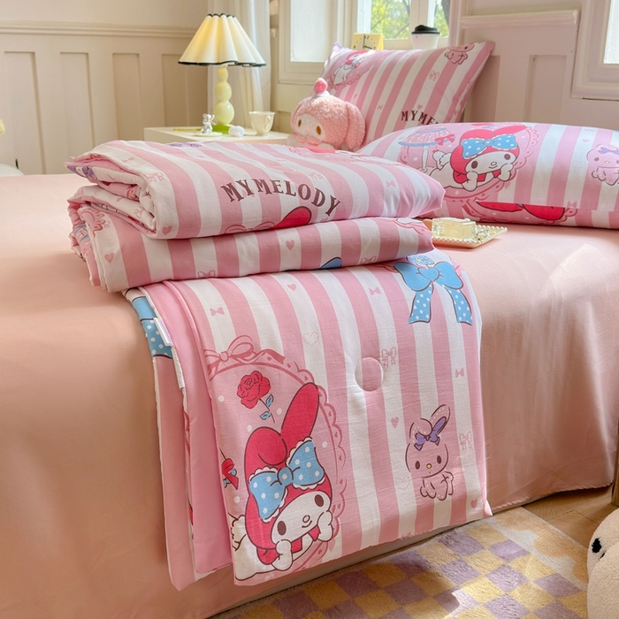 91家纺网 家纺一手货源 找家纺 梵克保罗 2024新款三丽欧卡通印花夏被系列 条纹美乐蒂