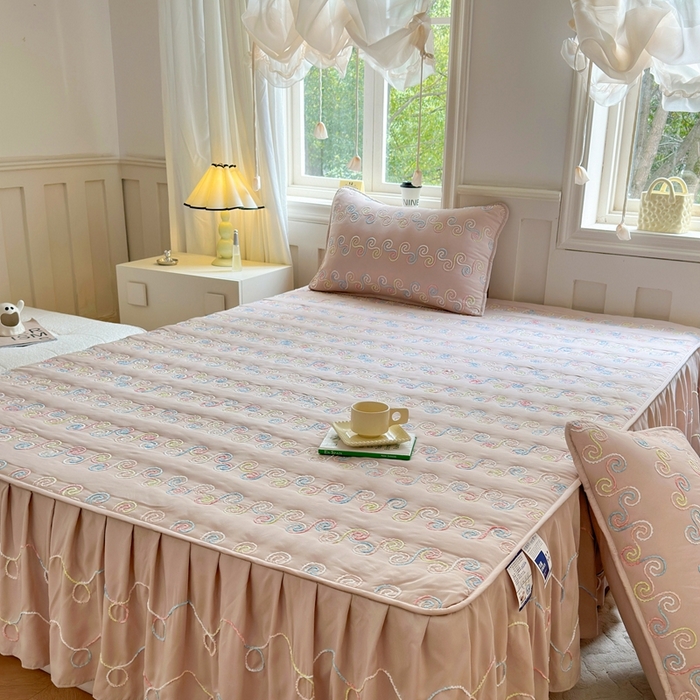 91家纺网 家纺一手货源 找家纺 尊康家纺（原磊科） 2024新款亲肤奶昔棉夹棉床裙-洛可可 洛可可-香槟金