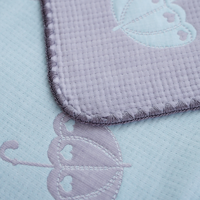 91家纺网 家纺一手货源 找家纺 朴尔毛巾被2024年新品柔绵绵风贝壳针复合工艺六层纱布枕巾 晨雨-蓝枕巾52*78cm