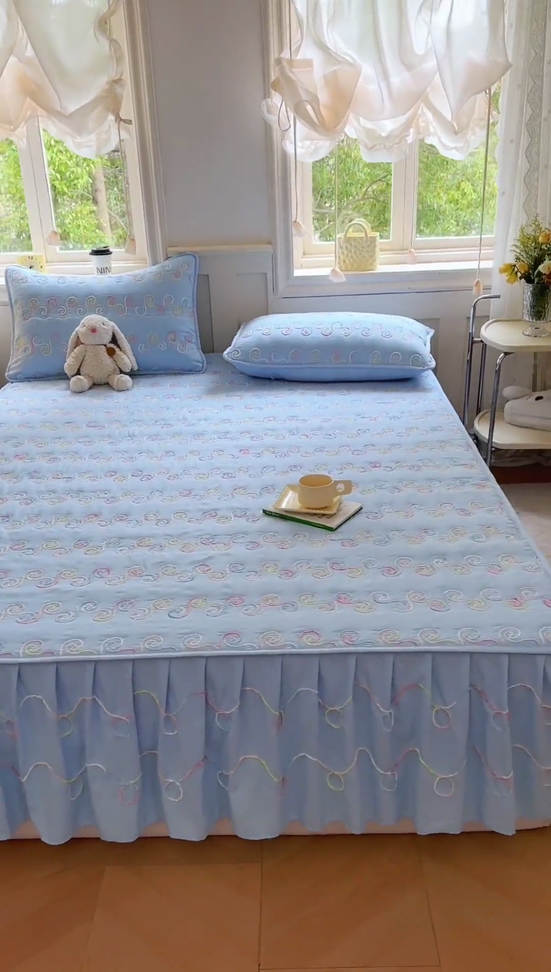 91家纺网 家纺一手货源 找家纺 尊康家纺（原磊科） 2024新款亲肤奶昔棉夹棉床裙-洛可可 洛可可-天空蓝