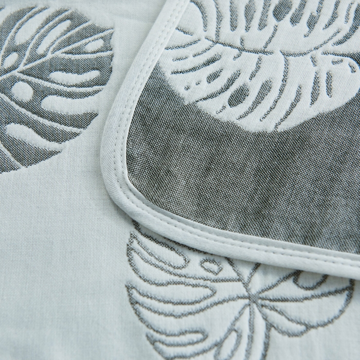 91家纺网 家纺一手货源 找家纺 朴尔2024新款六层纱布全棉循环小花型枕巾50*80cm一对 芭蕉情缘深灰枕巾