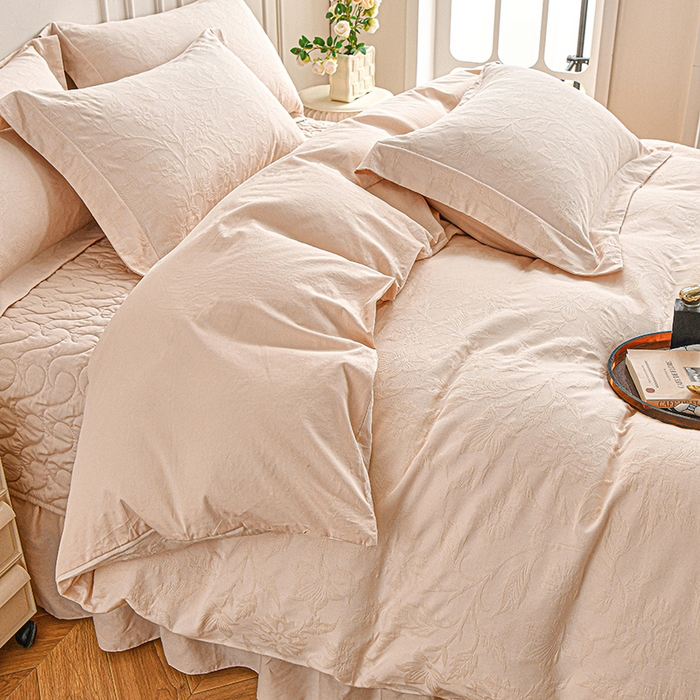 91家纺网 家纺一手货源 找家纺 金艾草 2024新款水洗全棉浮雕提花床盖四件套 蜀锦-茉莉白