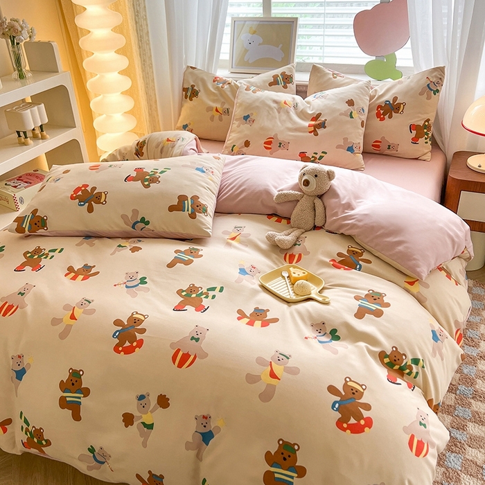 91家纺网 家纺一手货源 找家纺 妖妖家纺 2024新款超柔软糯水洗云朵棉印花四季款四件套 滑板小熊