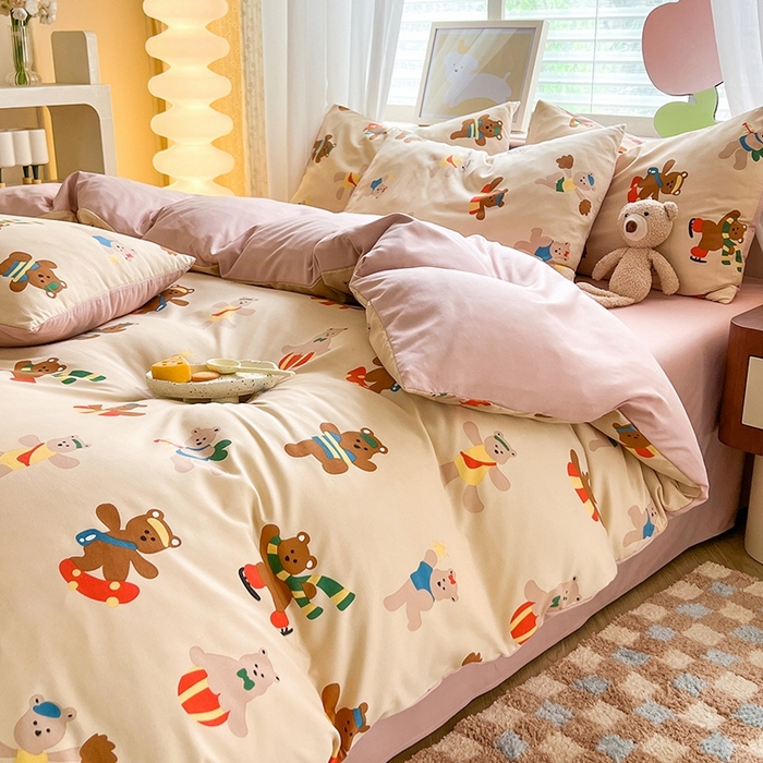 91家纺网 家纺一手货源 找家纺 妖妖家纺 2024新款超柔软糯水洗云朵棉印花四季款四件套 滑板小熊