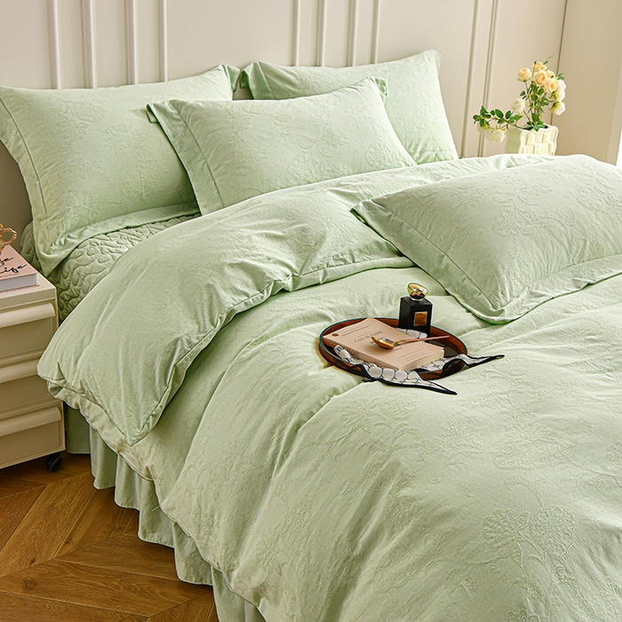 91家纺网 家纺一手货源 找家纺 金艾草 2024新款水洗全棉浮雕提花床盖四件套 罗曼-浅绿